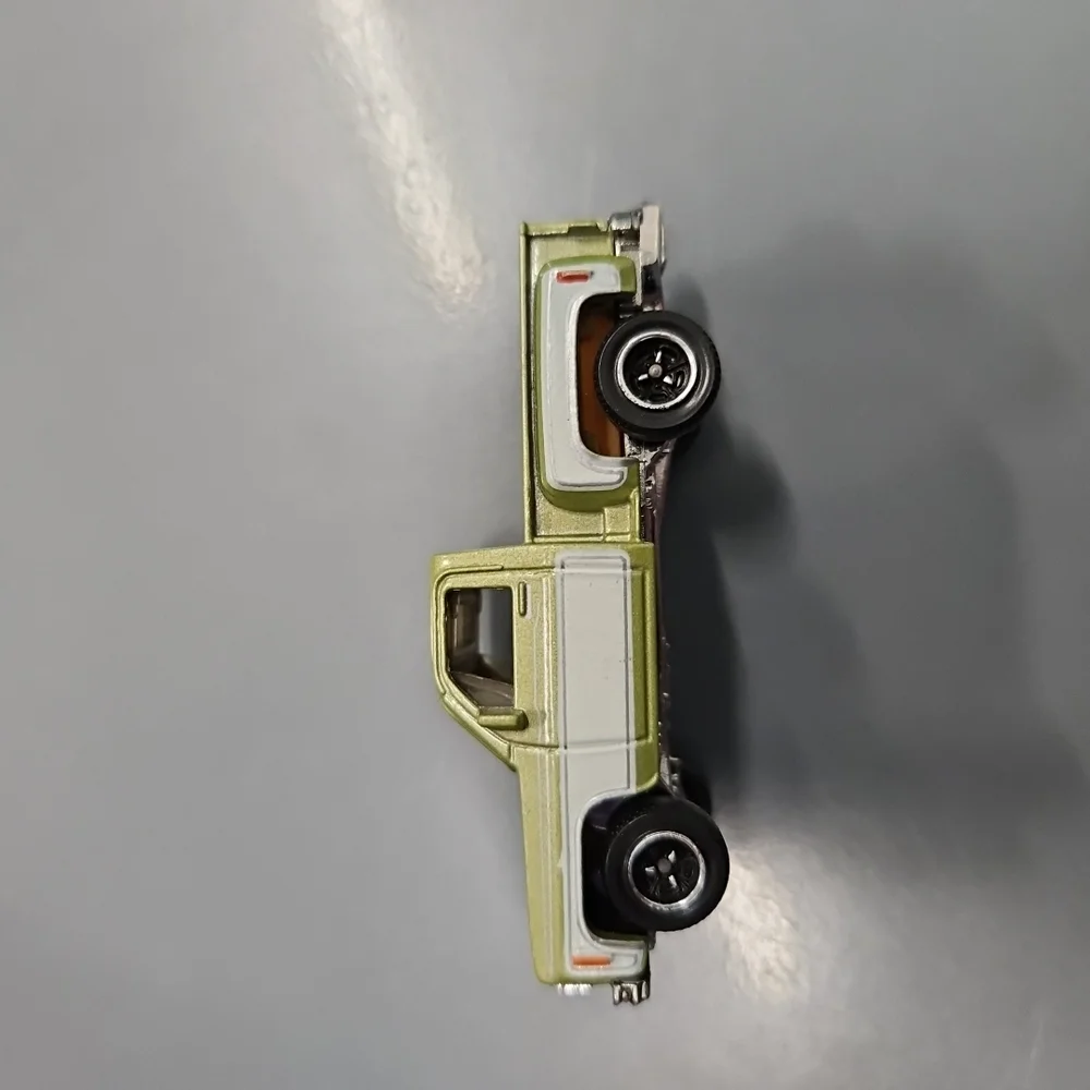 1975 75 Chevy Stepside Pickup Collectible 1/64 Scale Diecast Model